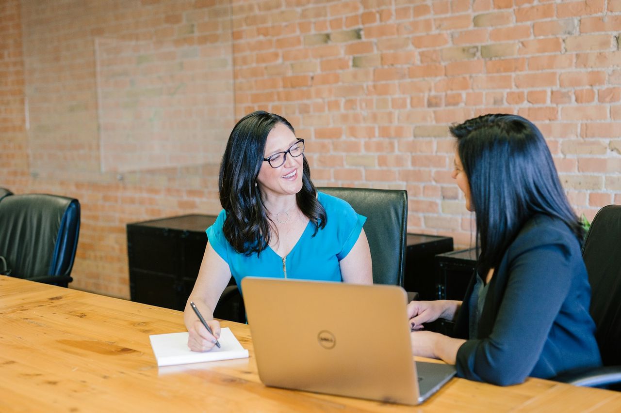 Skye Kloud customer experience team advising a client
